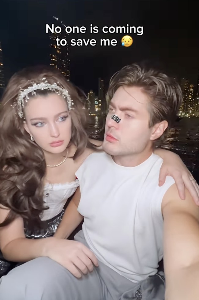 Telah menghabiskan biaya hingga 28 ribu poundsterling atau sekitar Rp 570 juta, namun keduanya mengaku masih belum puas untuk terus mengubah struktur wajah mereka.  Foto: dok. Instagram @itsbenjor