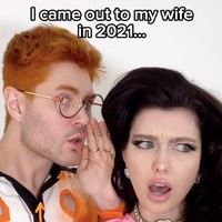 Rachel dan Benjor pertama kali bertemu di gereja Mormon. Namun, mereka kemudian meninggalkan agama tersebut dan mengidentifikasi diri sebagai biseksual. Sejak awal hubungan mereka, obsesi terhadap kecantikan dan operasi plastik telah menjadi bagian besar dalam kehidupan mereka. Foto: dok. Instagram @itsbenjor