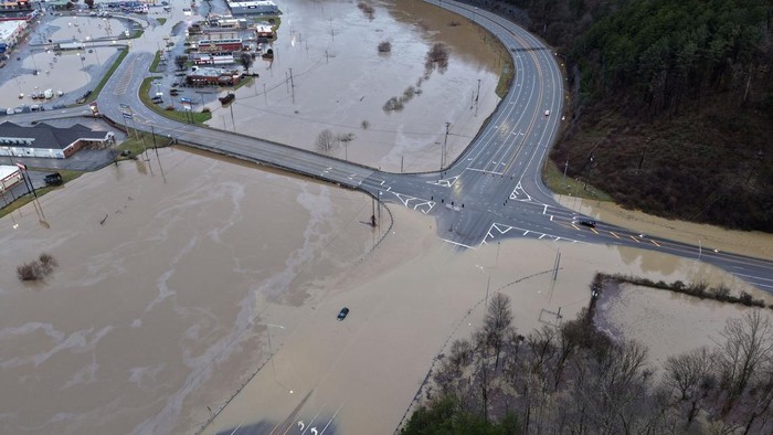 A general view of a flooded area in Pikeville, Kentucky, U.S., February 16, 2025 in this picture obtained from social media. Justin Prater/via REUTERS THIS IMAGE HAS BEEN SUPPLIED BY A THIRD PARTY. MANDATORY CREDIT. NO RESALES. NO ARCHIVES.