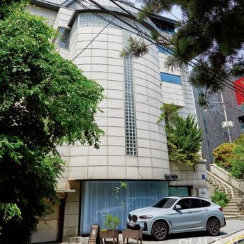 Gedung milik Won Bin