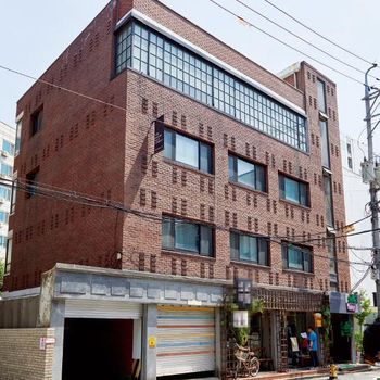 Gedung milik Won Bin