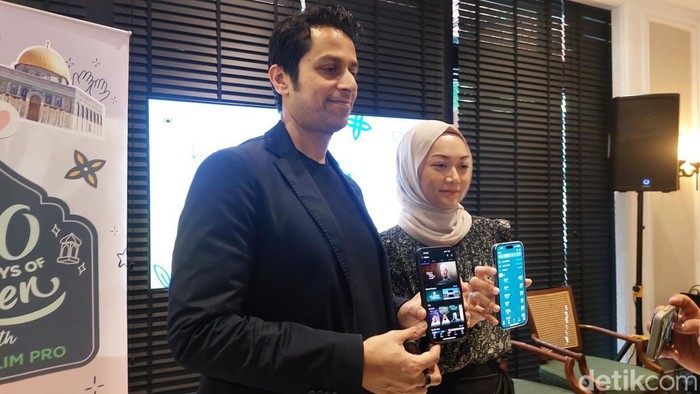 Group Managing Director & CEO Bitsmedia Nafees Khundker  (kanan), PR Manager Muslim Pro Zahida (kiri)