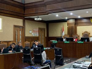 Pengacara Chat Aman, Bebas ke Ibu Ronald Tannur, Padahal Belum Ada Sidang