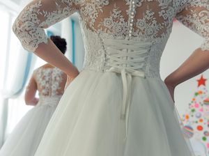 Viral Kisah Haru Pengantin Ubah Kaki Palsu Senada Dengan Gaun Pernikahan