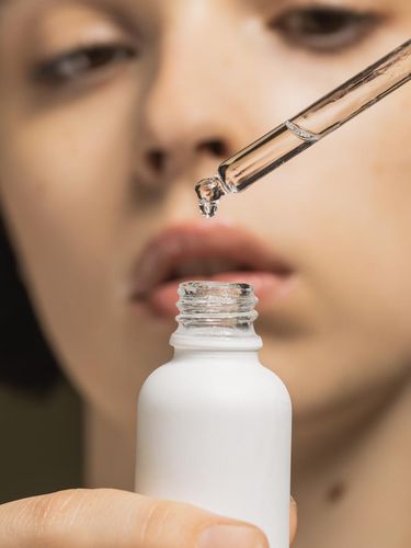 Ilustrasi manfaat VCO untuk kulit wajah Ilustrasi manfaat VCO untuk kulit wajah