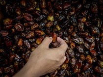 Anjuran Berbuka dengan Kurma Ada Benarnya, Dokter Ungkap Manfaatnya