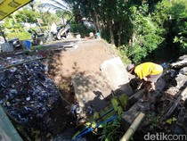 Video: Jembatan Penghubung di Tasikmalaya Ambruk, Akses Ribuan Warga Terhambat
