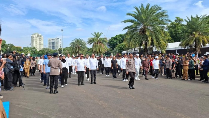 Kepala daerah terpilih berkumpul di Monas