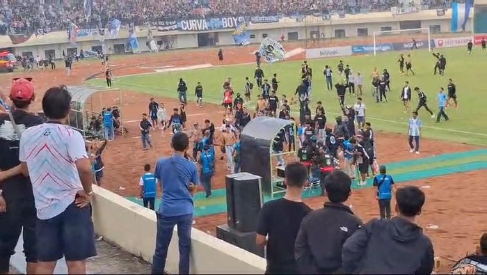 Kerusuhan laga Persela vs Persijap di Stadion Tuban Sport Center