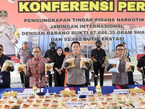 Polisi Ungkap Jaringan Narkoba Internasional di Riau, Sabu-Speedboat Disita