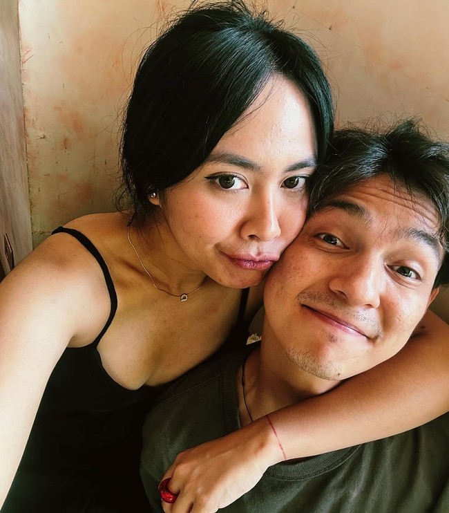 Aktor Marcell Darwin dan istrinya juga sempat menceritakan perihal hamil di luar nikah yang mereka alami. Klarifikasi tersebut diungkapkan melalui akun YouTube-nya. Foto: Instagram@marcelldarwin