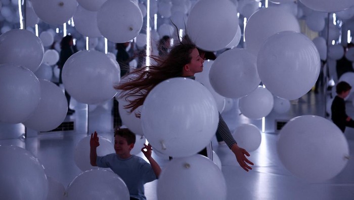 People interact with an art installation made with balloons during a visit to the 'Euphoria' exhibition of the Balloon Museum, set up at La Nuvola conference centre in Rome, Italy, February 8, 2025. REUTERS /Yara Nardi