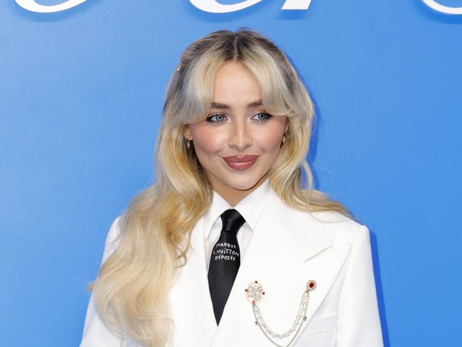 BEVERLY HILLS, CALIFORNIA - JANUARY 05: Emma Stone attends the 82nd Annual Golden Globe Awards at The Beverly Hilton on January 05, 2025 in Beverly Hills, California. (Photo by Axelle/Bauer-Griffin/FilmMagic)