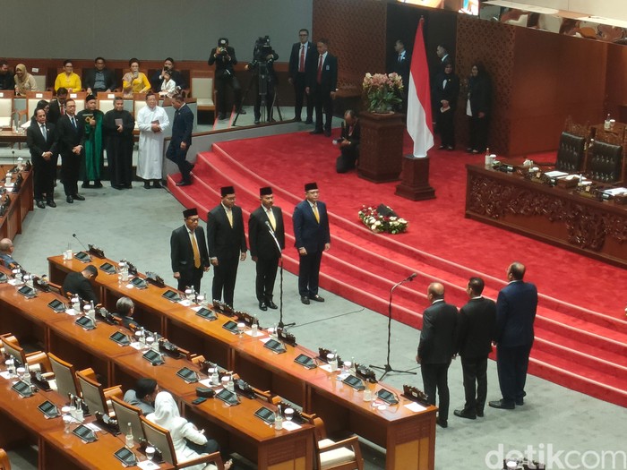Pelantikan empat anggota DPR baru hasil PAW dari Golkar, 18 Februari 2025. (Adrial Akbar/detikcom)
