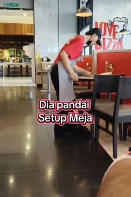 Kerja Keras Pelayan Berkebutuhan Khusus Jadi Sorotan Netizen
