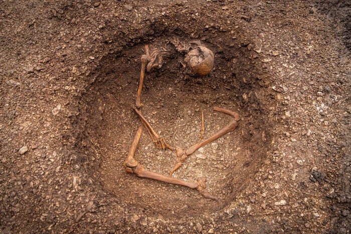 Pemakaman misterius Dijon Prancis, kerangkanya duduk hadap barat