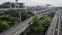 Suasana sepi terlihat di jalur Kereta Kalayang bandara di Terminal 3 Bandara Soekarno Hatta, Tangerang, Banten, Senin (17/2/2025).  
