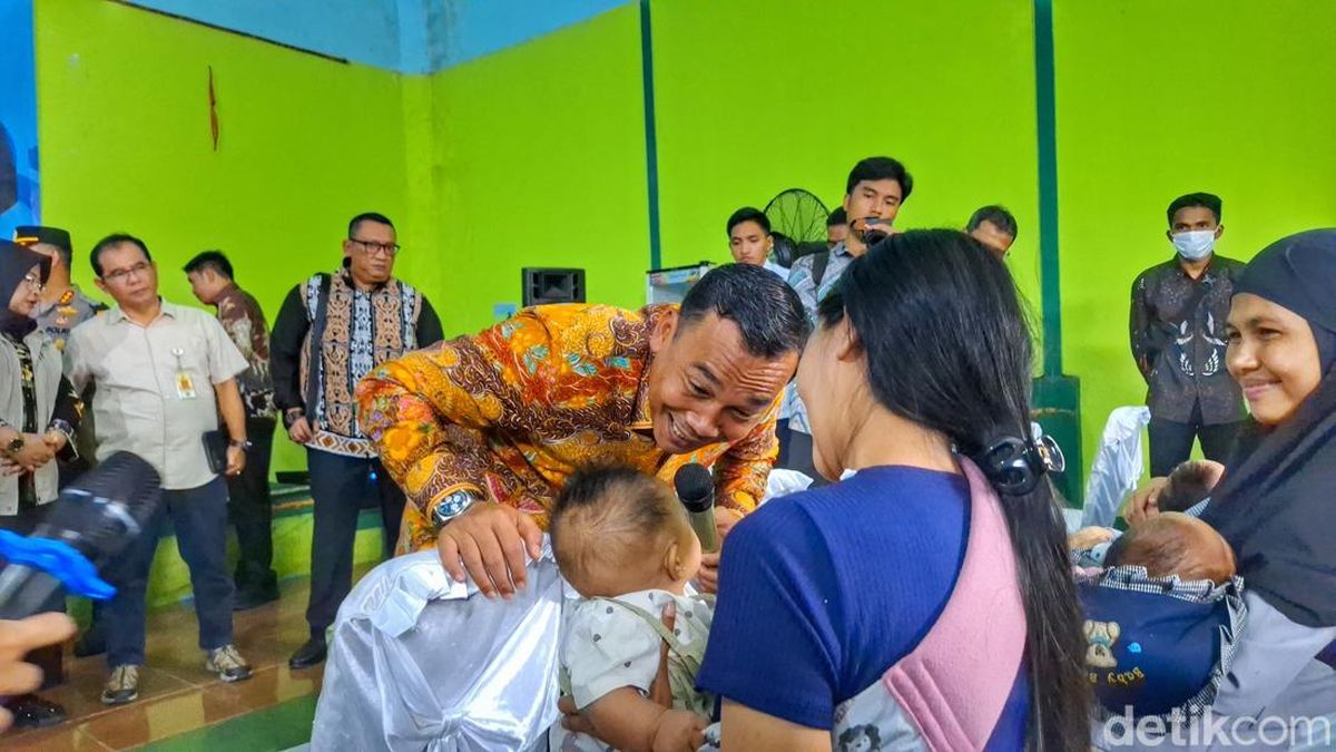 Saat Bumil-Lansia di Ciparay Bandung Mendapat Makanan Bergizi Gratis