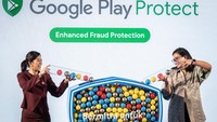 Menteri Komunikasi dan Digital (Menkomdigi) Meutya Hafid (kiri) bersama Direktur Hubungan Pemerintah dan Kebijakan Publik Google Indonesia Putri Alam (kanan) memasukan bola saat peluncuran fitur Google Play Protect di Kantor Kementerian Komdigi, Jakarta, Selasa (18/2/2025). Kementerian Komdigi berkolaborasi bersama Google meluncurkan fitur dan program yaitu Google Play Protect untuk memerangi penipuan online dan menjaga keamanan digital masyarakat Indonesia. ANTARA FOTO/Bayu Pratama S/nz.