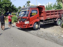 Pemotor Lansia di Banggai Tewas Terlindas gegara Oleng Saat Salip Truk