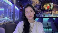 Selain membagikan potret bahagia dengan pernikahan barunya, wanita 23 tahun ini juga beberapa kali terlihat menunjukkan momen saat makan di restoran atau kafe. Foto: Instagram @yxsmine.ow