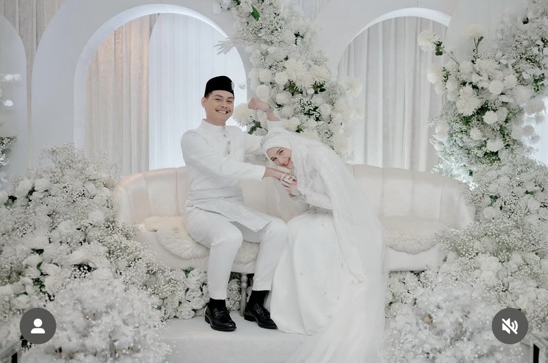 Pose Cantik Yasmine Ow, Mantan Istri Aditya Zoni Saat di Restoran