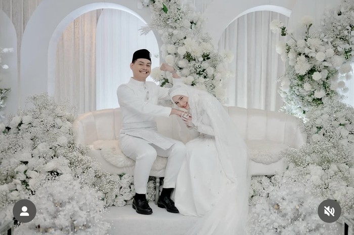 Pose Cantik Yasmine Ow, Mantan Istri Aditya Zoni Saat di Restoran Pose Cantik Yasmine Ow, Mantan Istri Aditya Zoni Saat di Restoran