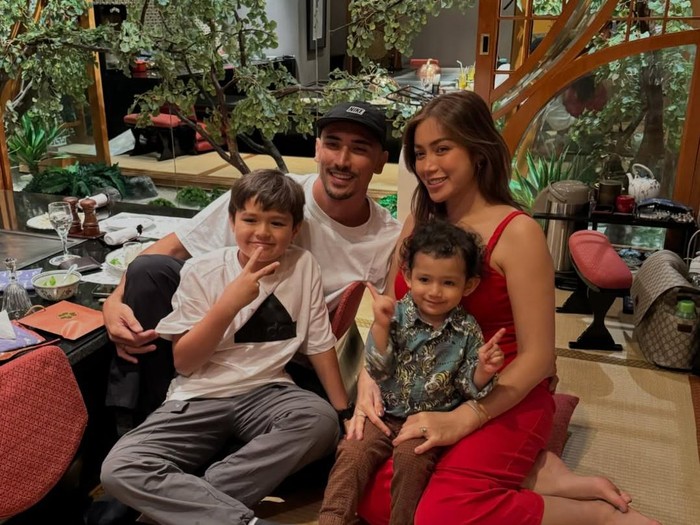 Potret El Barack dan Hagia Anak Jessica Iskandar