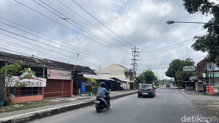 Potret Jalan Prof Suharso Solo yang bakal diberlakukan dua arah. Foto diambil Selasa (18/2/2025).