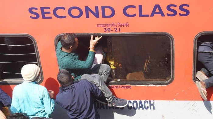 PATNA, INDIA - FEBRUARY 17: Passengers jostle to board a train at a railway station, amid the ongoing 'Maha Kumbh Mela' festival of Prayagraj, at Patna Junction, on February 17, 2025 in Patna, India. (Photo by Santosh Kumar/Hindustan Times via Getty Images)