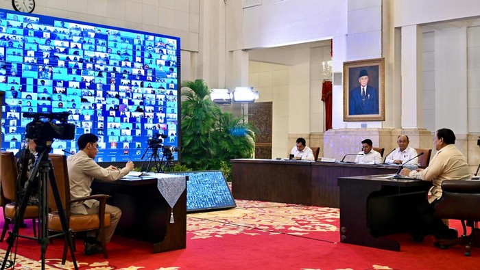 Prabowo vicon dengan Sarjana Penggerak Pembangunan Indonesia (SPPI) memastikan program MBG lancar.