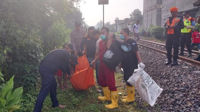 Pria murung asal Blitar tertabrak kereta api di Tulungagung.