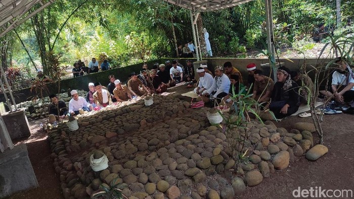 Prosesi Tradisi Nadran di Cibitung Hilir Ciamis.