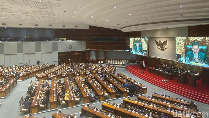 Rapat terselenggara di ruang paripurna Gedung Nusantara II DPR RI, Senayan, Jakarta Pusat, Selasa (18/2/2025). (Dwi/detikcom).
