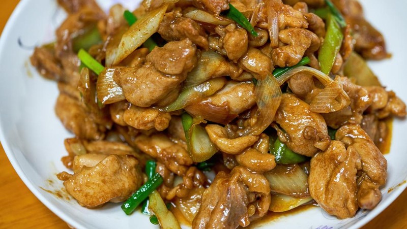 Resep Paha Ayam Saus Tiram, Lauk Bekal Praktis yang Bikin Nambah Terus