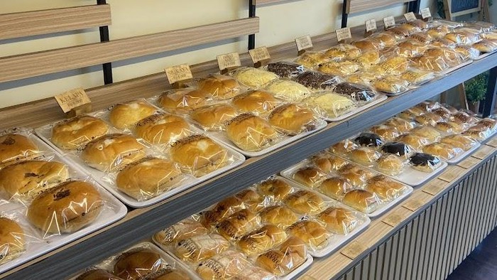 Makan Roti Jadul Enak di 5 Bakery di Gading Serpong
