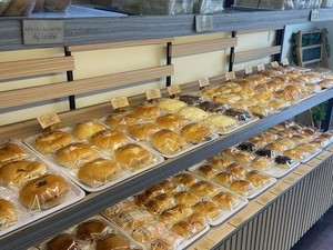 Makan Roti Jadul Enak di 5 Bakery di Gading Serpong