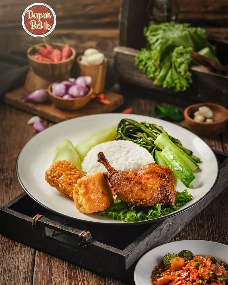 ayam goreng nikmat dengan sambal rampai