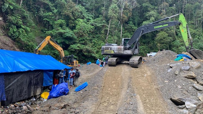 Tambang emas ilegal di Pegunungan Arfak.