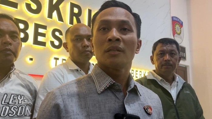 Teks foto: Kasat Reskrim Polrestabes Medan AKBP Bayu Putro saat memberikan keterangan. Foto: Finta Rahyuni/detikSumut