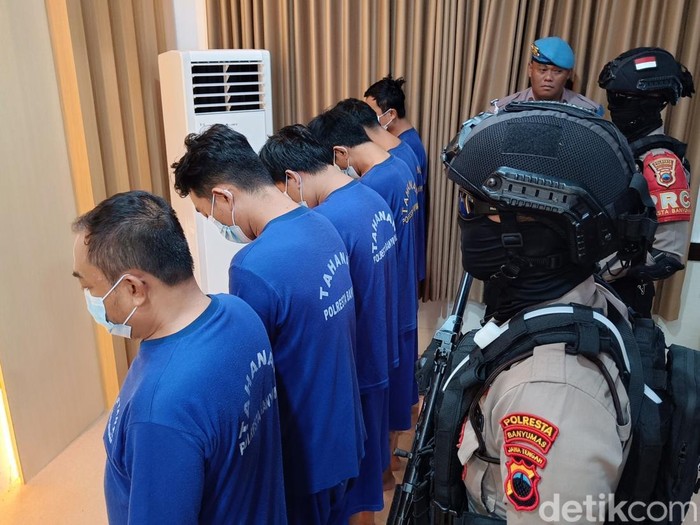 Tersangka komplotan rampok dengan modus pecah ban diamankan tim Sat Reskrim Polresta Banyumas, Selasa (18/2/2025).