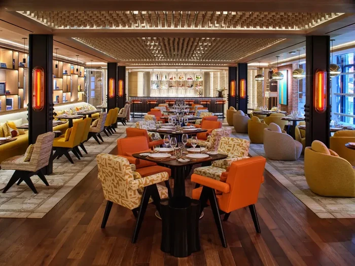 TikToker Ini Bagikan Video Makan Burger Rp 2 Juta di Kafe Louis Vuitton