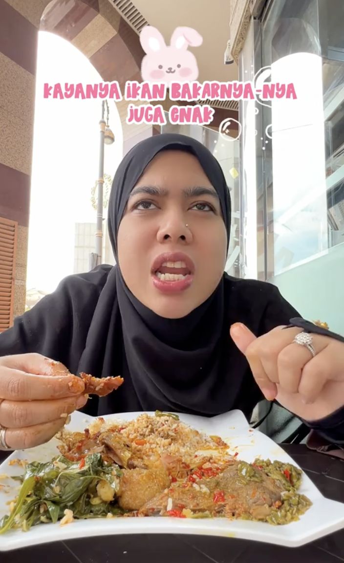 TikToker Ini Makan Nasi Padang di Madinah, Netizen Salfok Harganya