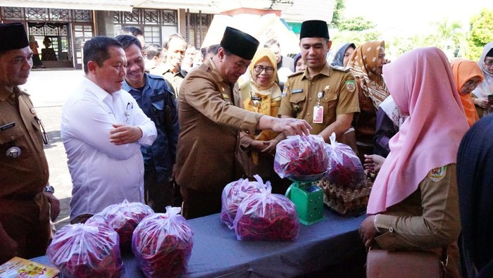 Tim Pengendalian Inflasi Daerah (TPID) Provinsi Bengkulu menggelar pasar murah