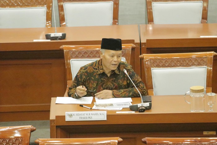 Wakil Ketua MPR RI Hidayat Nur Wahid (HNW)