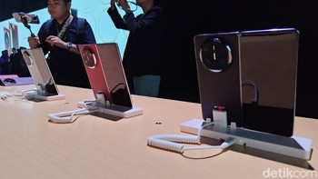 HP ini dibekali RAM 12GB dan memori internal sebesar 512GB. Foto: (Panji Saputro/detikINET).