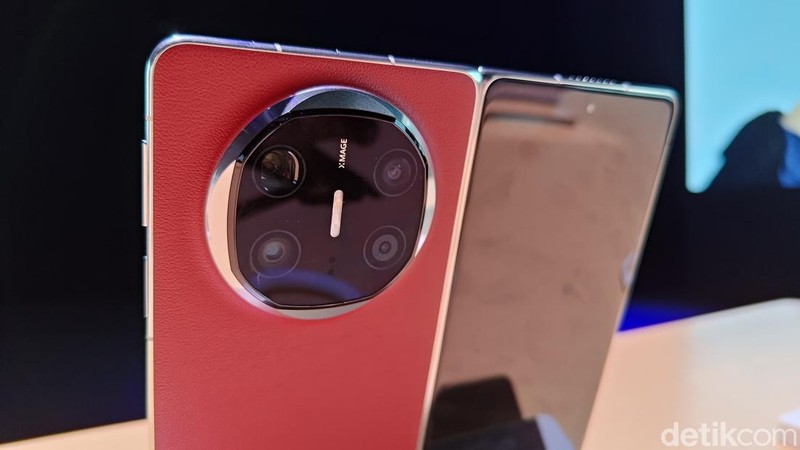 Tim detikINET berkesempatan menggenggam Huawei Mate X6 yang segera masuk Indonesia. Berikut tampilan dan spesifikasinya.