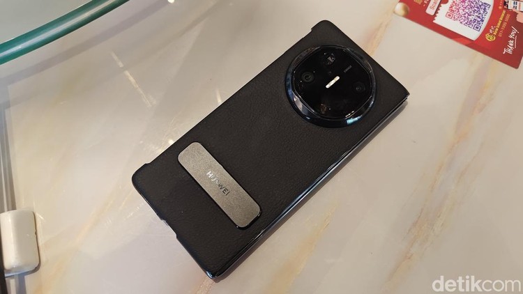Tim detikINET berkesempatan menggenggam Huawei Mate X6 yang segera masuk Indonesia. Berikut tampilan dan spesifikasinya.