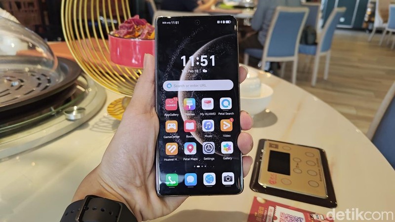 Tim detikINET berkesempatan menggenggam Huawei Mate X6 yang segera masuk Indonesia. Berikut tampilan dan spesifikasinya.