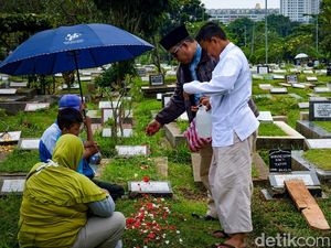 Doa Ziarah Kubur Pendek untuk Sanak Saudara di Bulan Ramadan